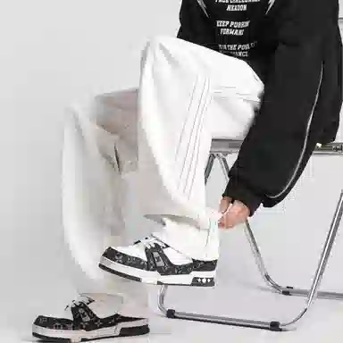 URBAN AUTHENTIC logo