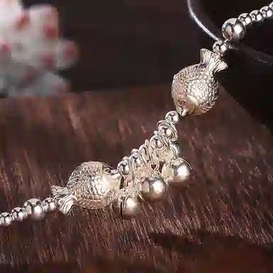 925