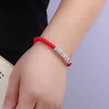 925
