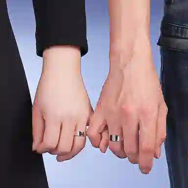 925