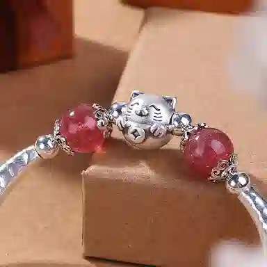 925