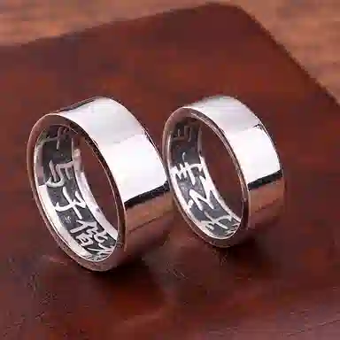 925