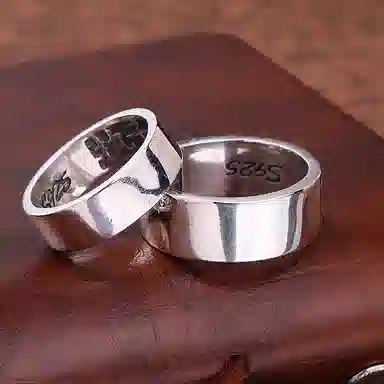 925