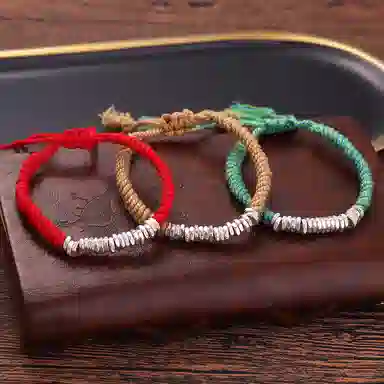 925