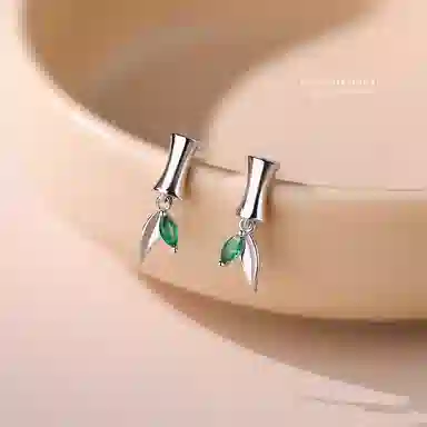 925