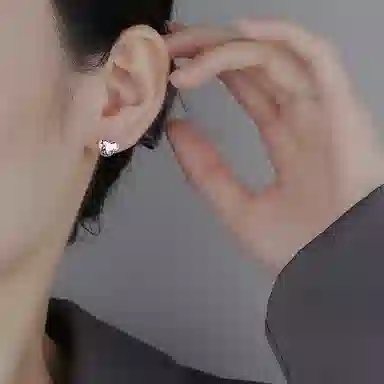 999