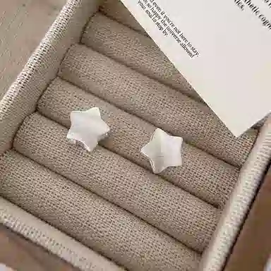 990