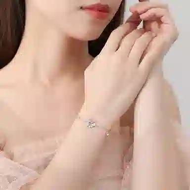 925
