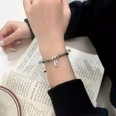 925