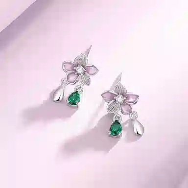 925