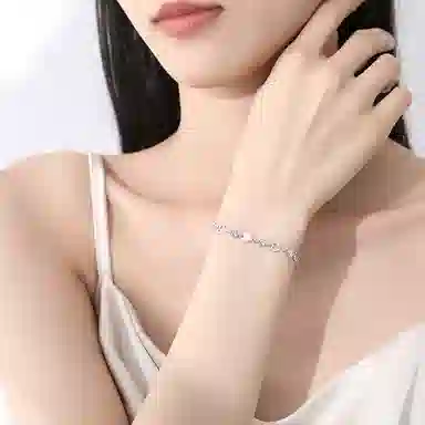 925