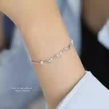 925