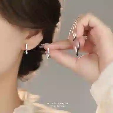 925
