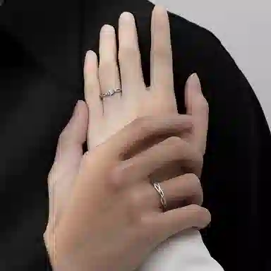 925