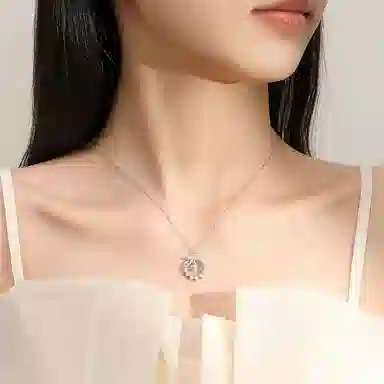 925