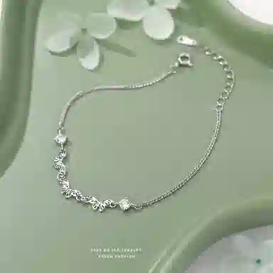 925