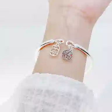 999