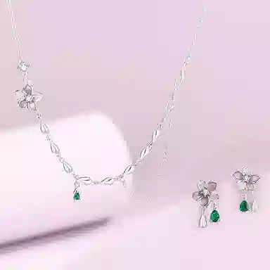 925