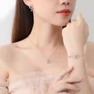 925