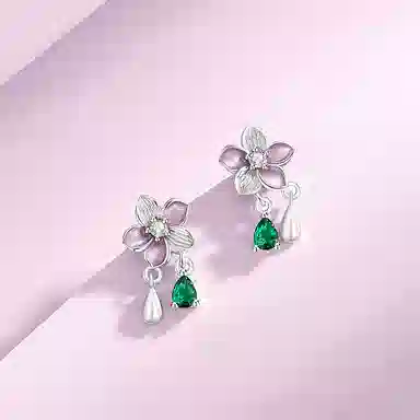 925