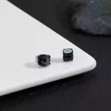 B&Z Magnetic Sparkle Earrings Silver Black