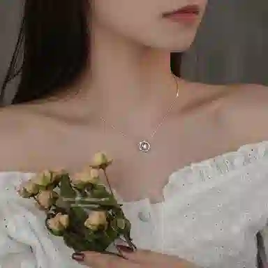 925