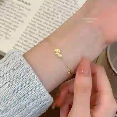 925