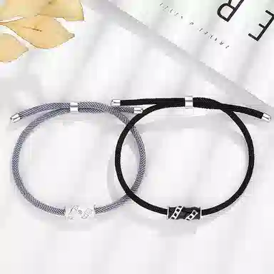 925