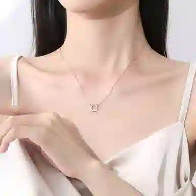 925