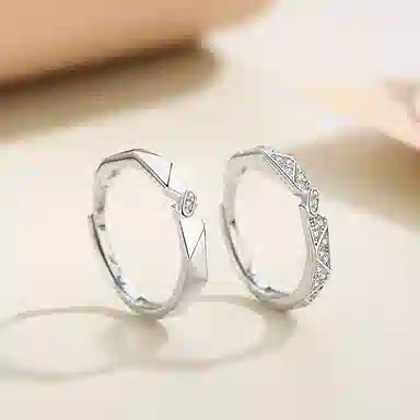 925