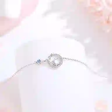 925
