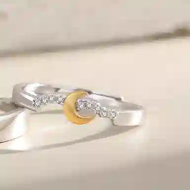 925