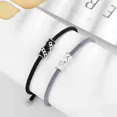 925