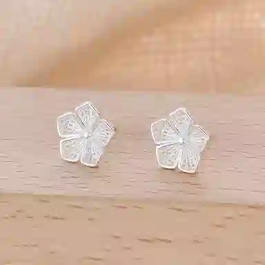 999