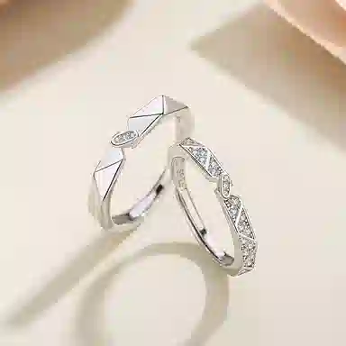 925