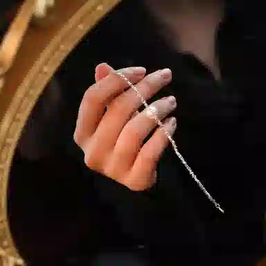 925