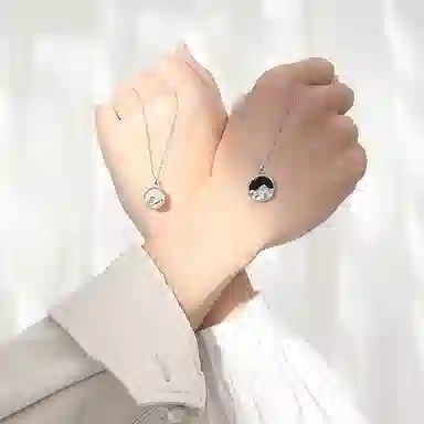 925