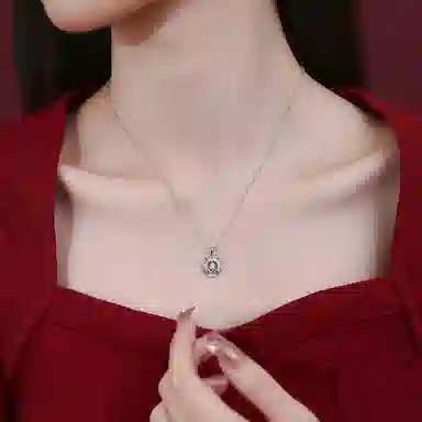 925