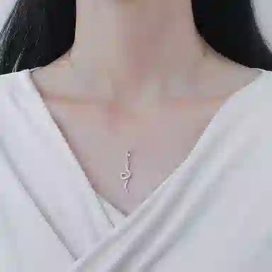 925