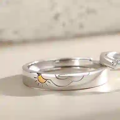 925