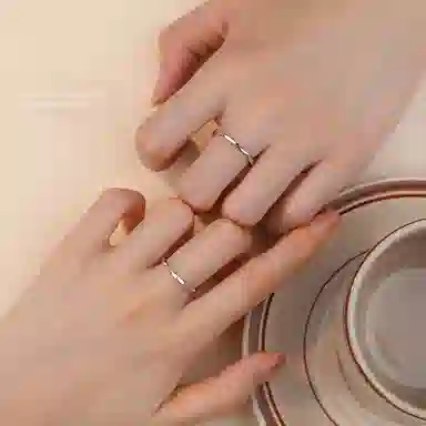 925