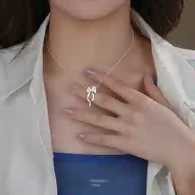 925