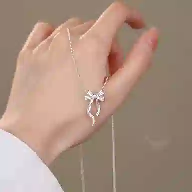 925