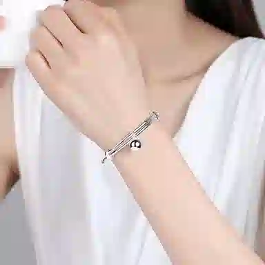 999
