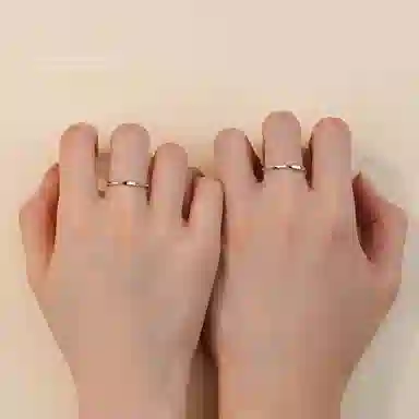 925