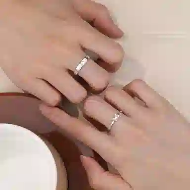 925