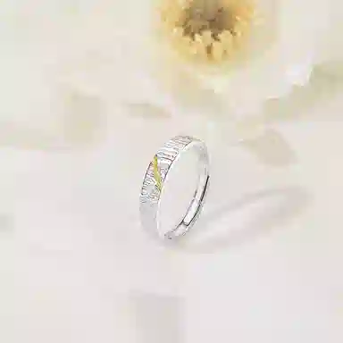 925