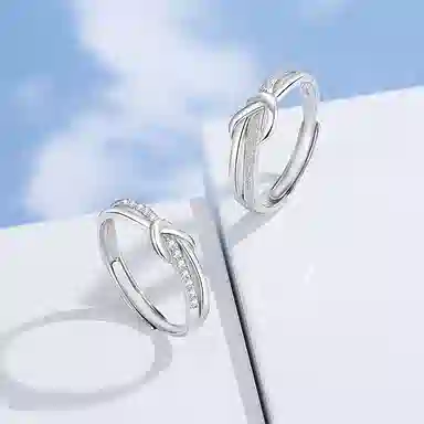 925