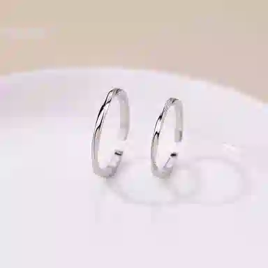 925