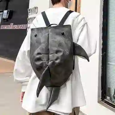 單倉 小众个性潮创意鲨鱼外出骑行旅行背包初高中学生大容量卡通设计感 牛仔布 书包双肩包 男女同款情侣款 浅灰色/深灰色/蓝色/咖色